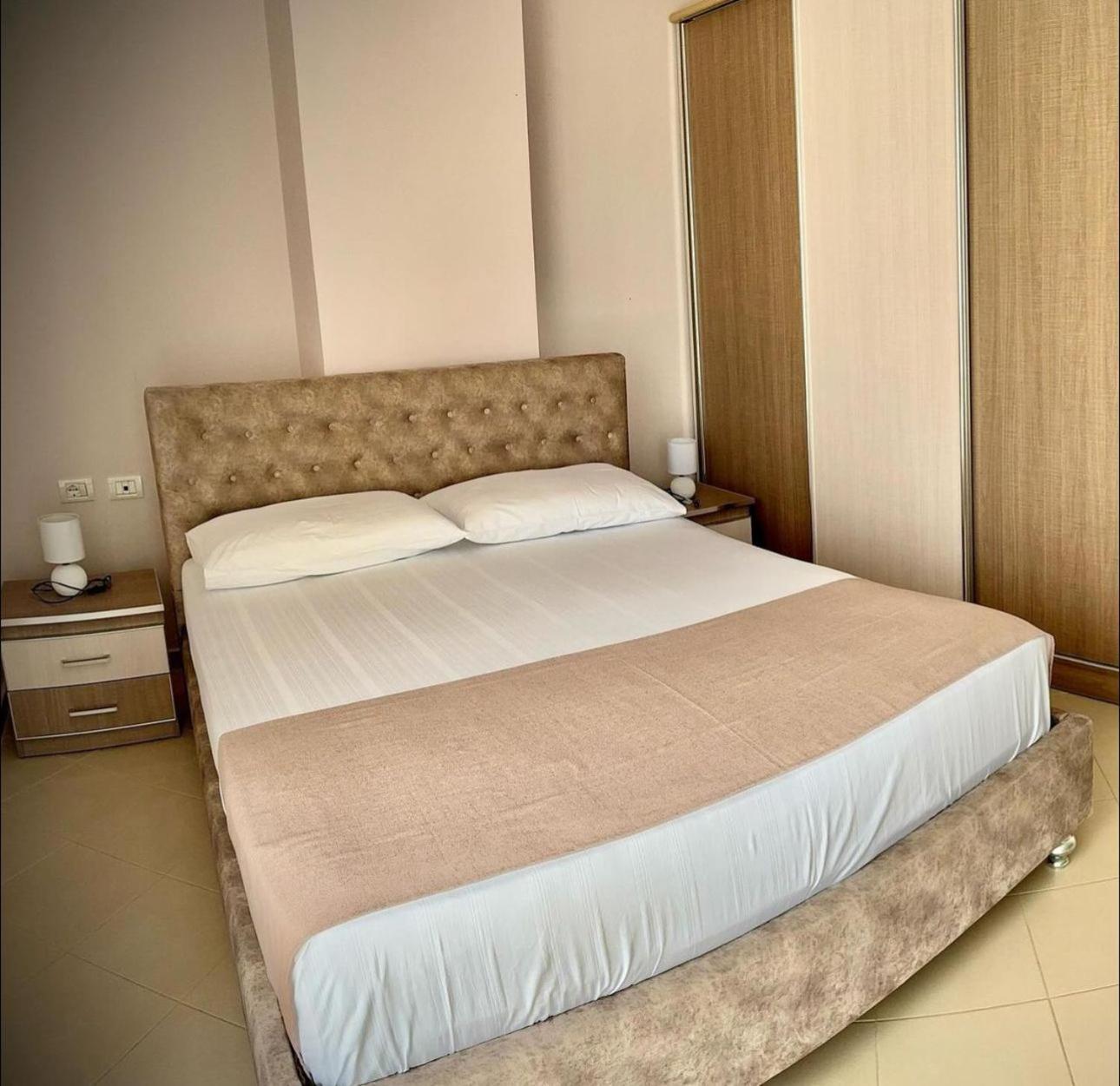 Endy Apartaments Orikum Exterior photo
