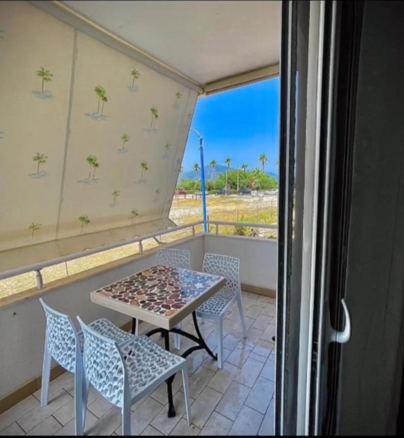 Endy Apartaments Orikum Exterior photo